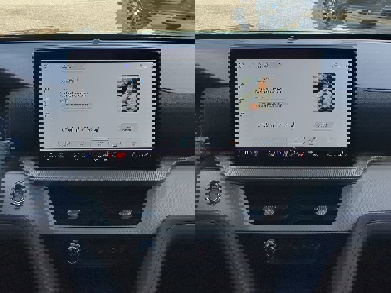 Certified 2025 Ford Explorer Active w/ Active Comfort Package image 16