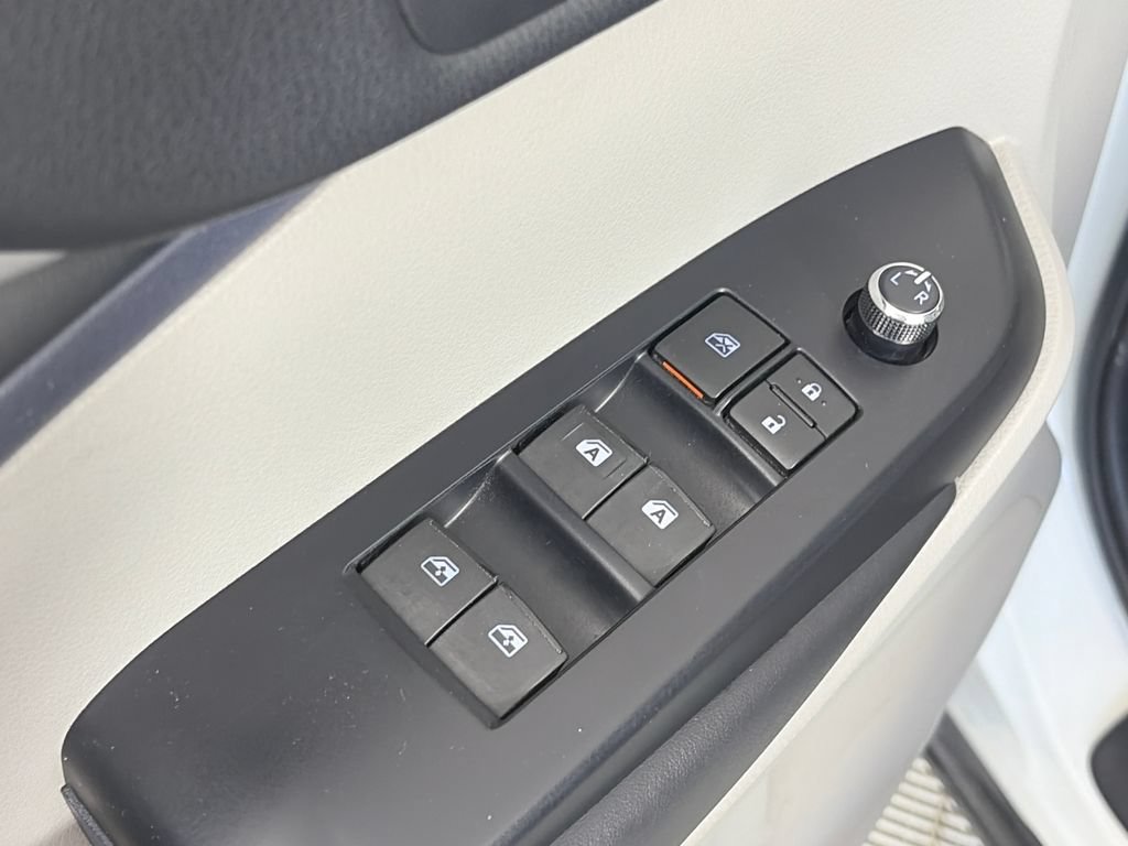 Used 2018 Toyota Highlander Plus w/ Carpet Mat Package (TMS) AWD/4WD image 24