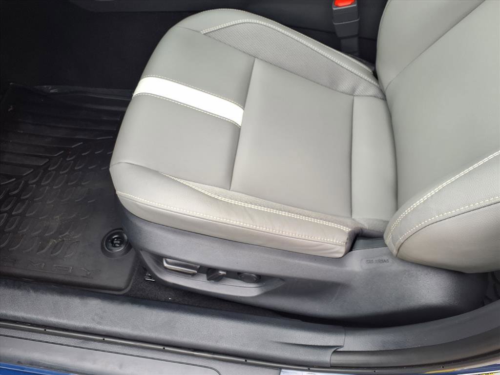 Used 2025 Toyota Camry Hybrid image 16