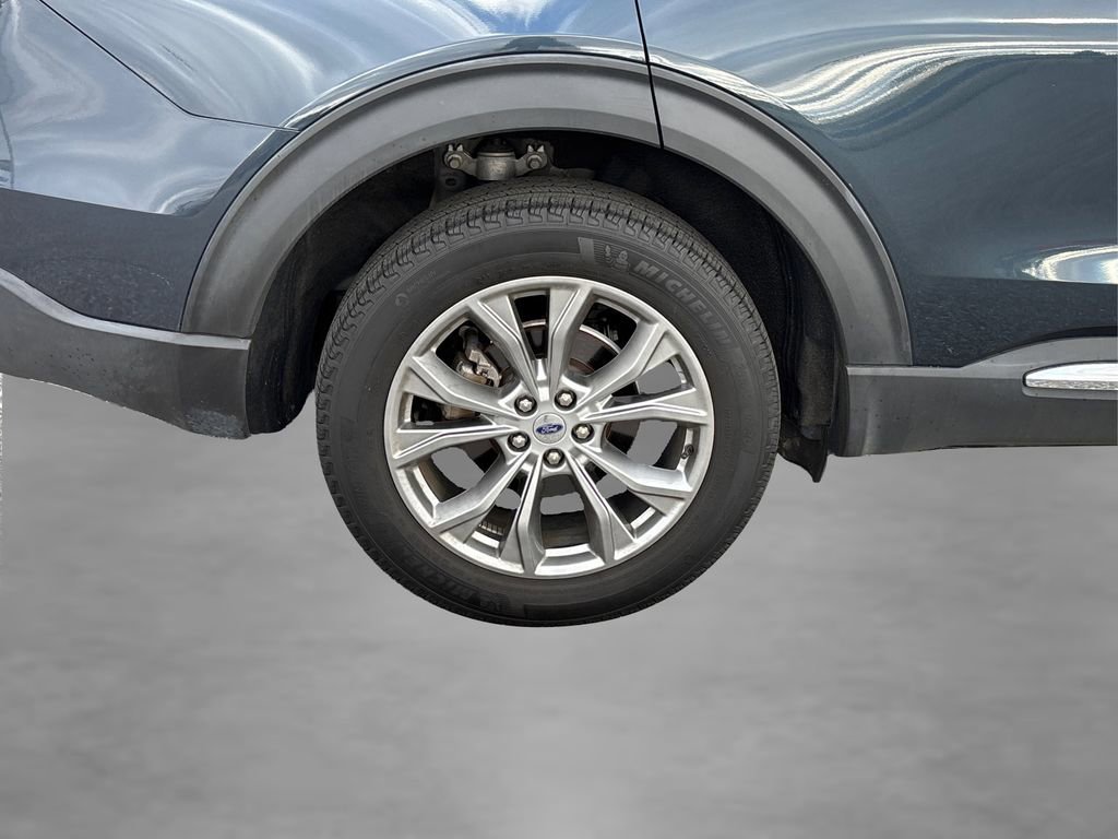 Certified 2022 Ford Explorer XLT w/ Equipment Group 202A image 17