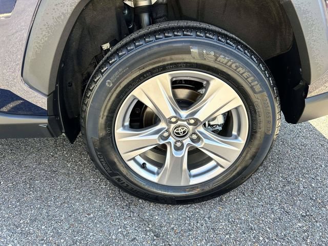 Used 2025 Toyota RAV4 XLE FWD image 3