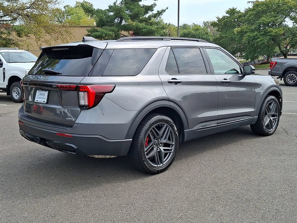 Certified 2025 Ford Explorer ST-Line w/ Premium Package AWD/4WD image 9