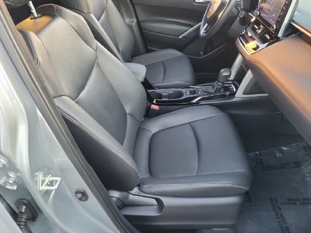 Used 2022 Toyota Corolla Cross XLE w/ Black Badges Package (TMS) FWD image 17