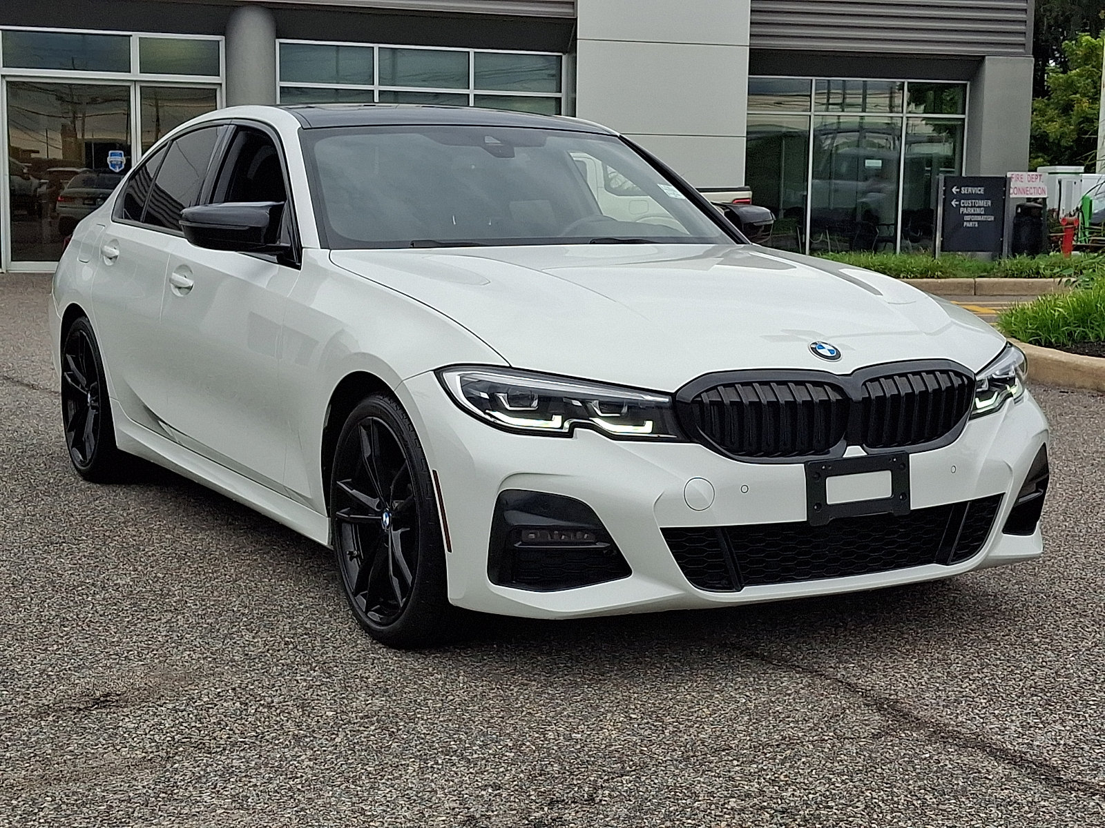 Used 2022 BMW 330i xDrive Sedan w/ M Sport Package AWD/4WD image 2