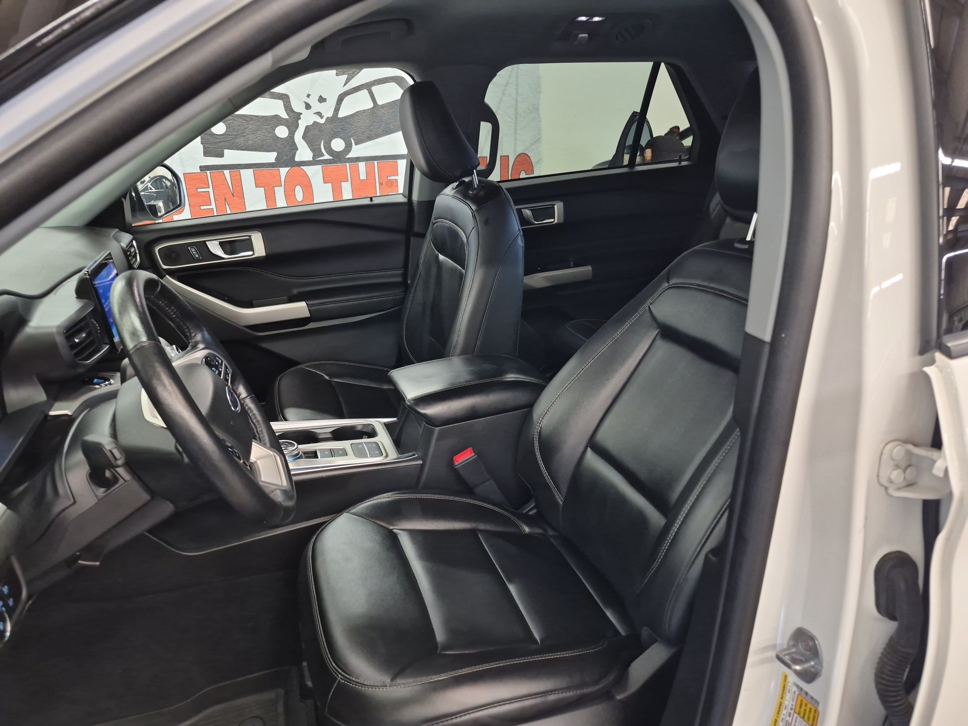Certified 2023 Ford Explorer XLT w/ Equipment Group 202A RWD image 10