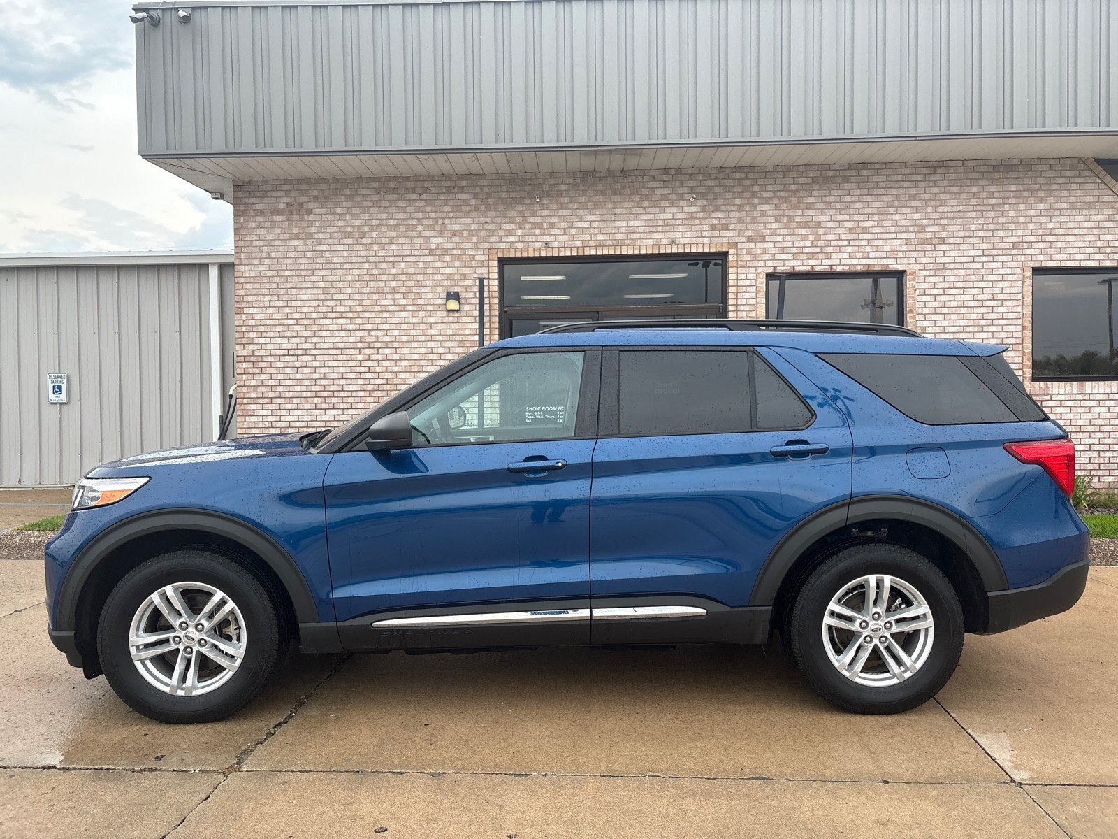 Certified 2021 Ford Explorer XLT AWD/4WD image 2