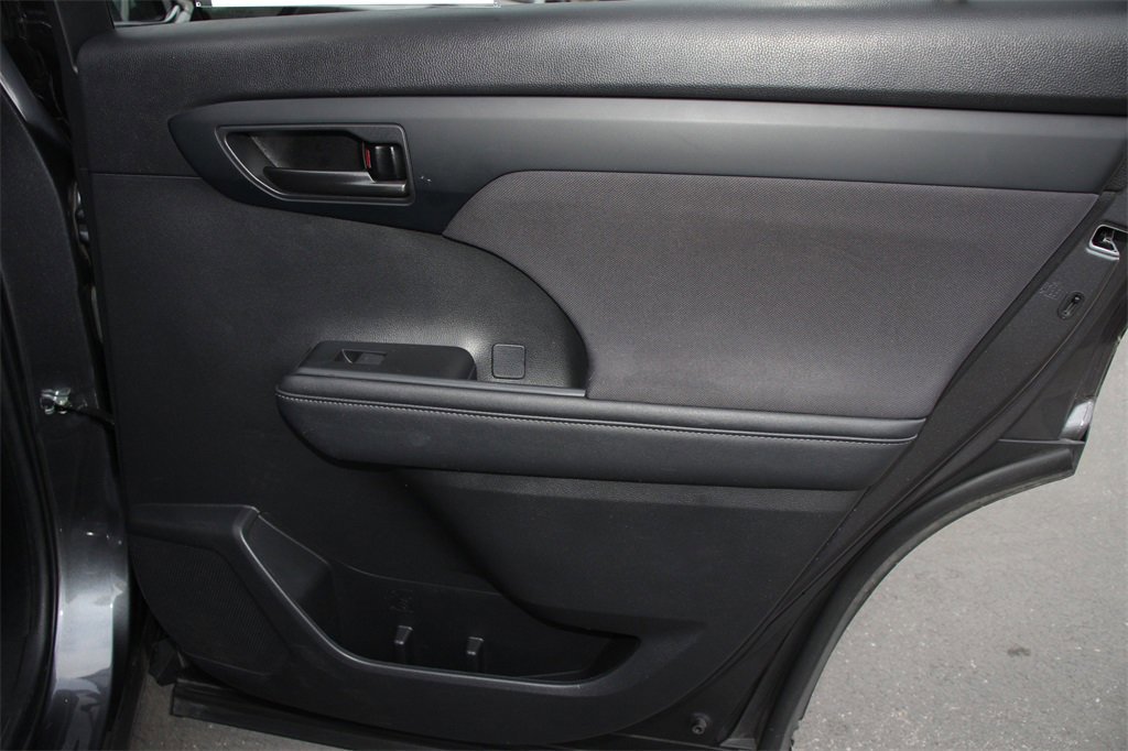 Used 2023 Toyota Highlander LE image 24