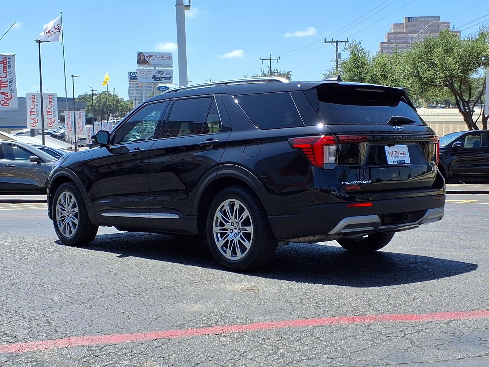 Certified 2025 Ford Explorer Platinum RWD image 8