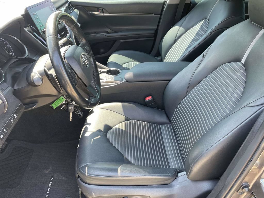 Used 2022 Toyota Camry SE FWD image 13
