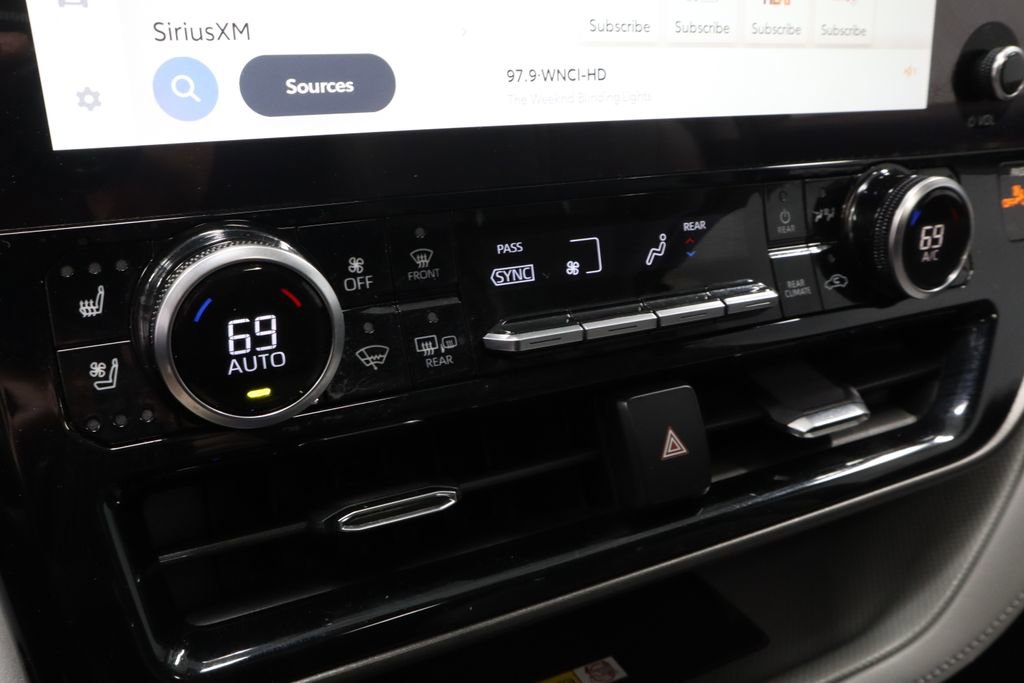 Used 2023 Toyota Highlander Limited image 31