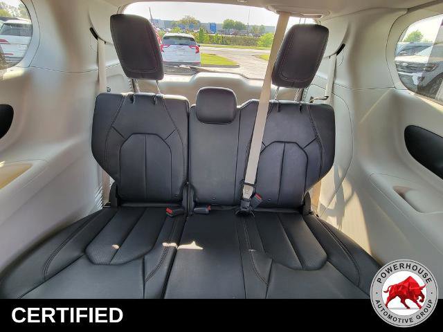 Used 2019 Chrysler Pacifica Touring-L image 17
