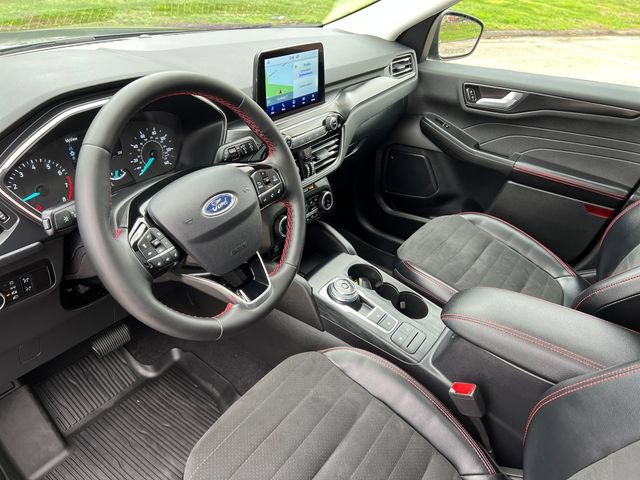 Certified 2022 Ford Escape SEL w/ SEL Stealth AWD Package image 18