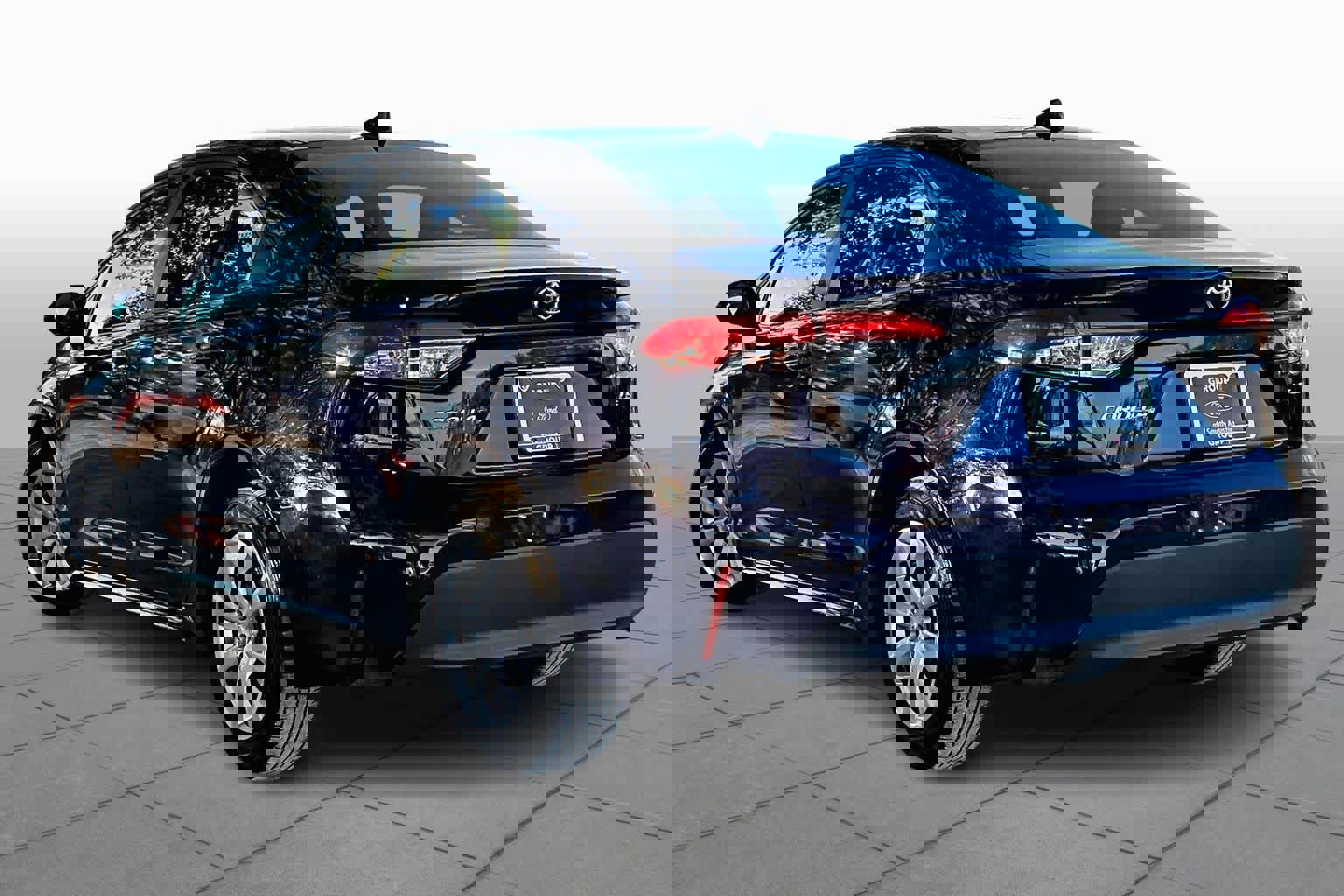 Used 2023 Toyota Corolla LE image 4