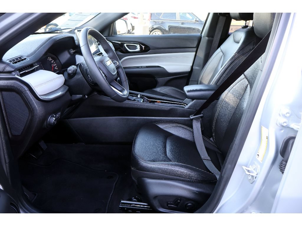 Used 2025 Jeep Compass Limited AWD/4WD image 24