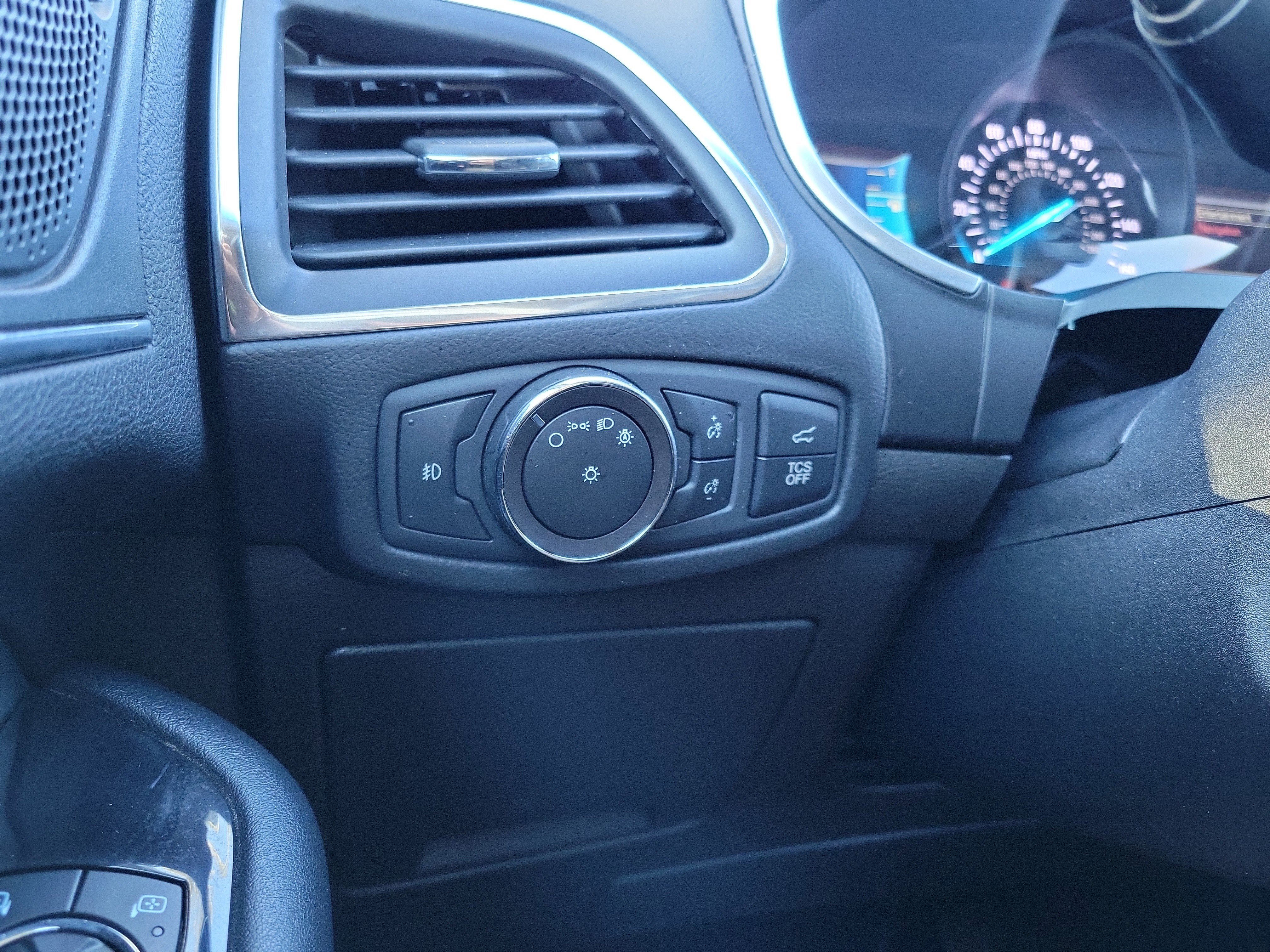 Certified 2019 Ford Edge Titanium w/ Equipment Group 301A image 10