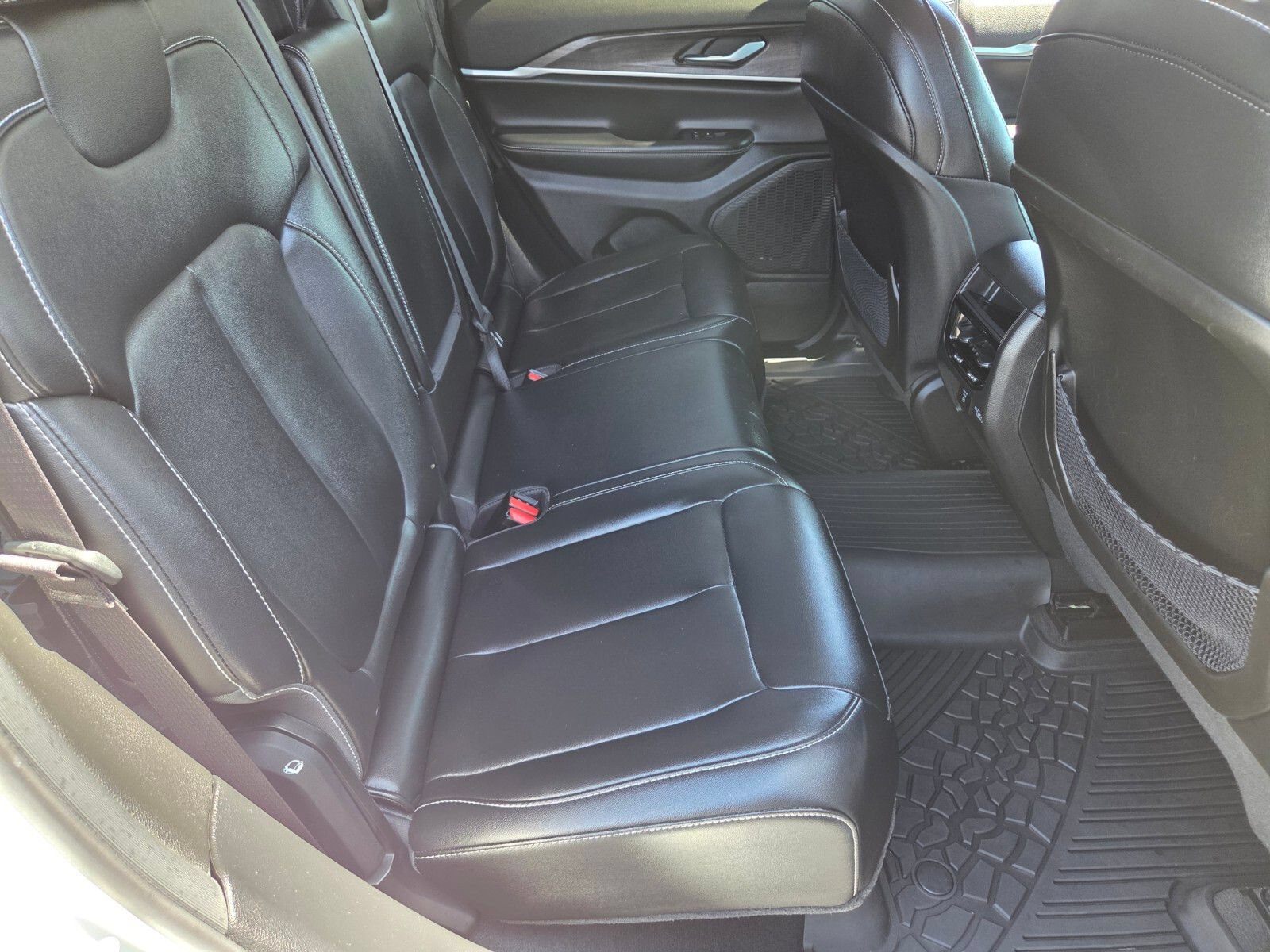 Used 2023 Jeep Grand Cherokee Limited RWD image 14