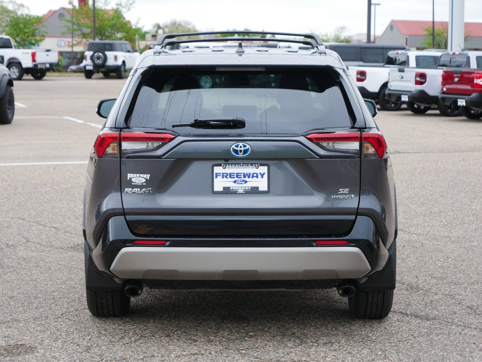 Used 2024 Toyota RAV4 SE w/ Convenience Package AWD/4WD image 6