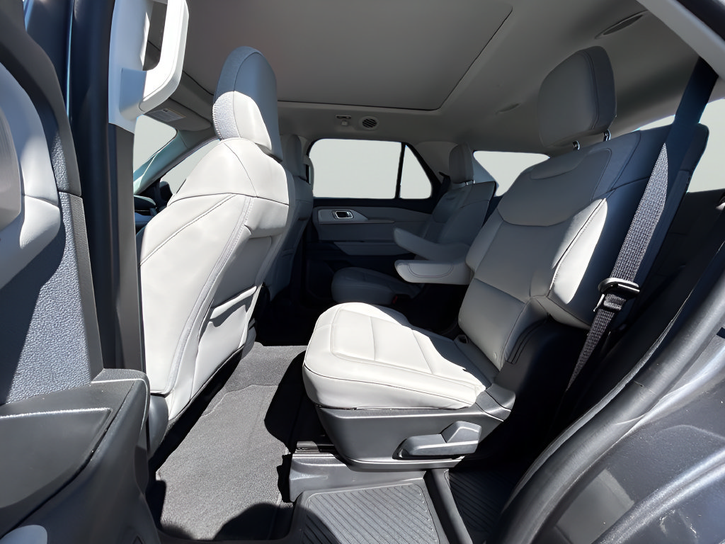 Certified 2025 Ford Explorer Active w/ Active Comfort Package AWD/4WD image 24