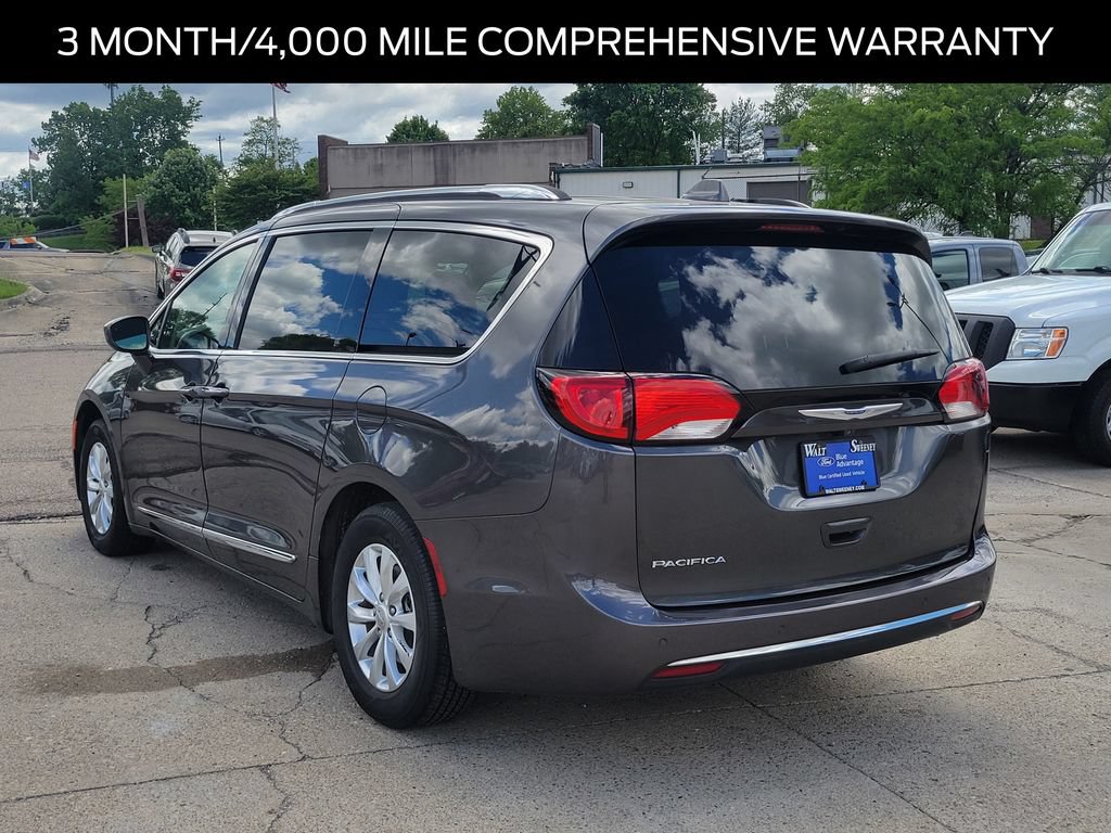 Used 2019 Chrysler Pacifica Touring-L FWD image 3