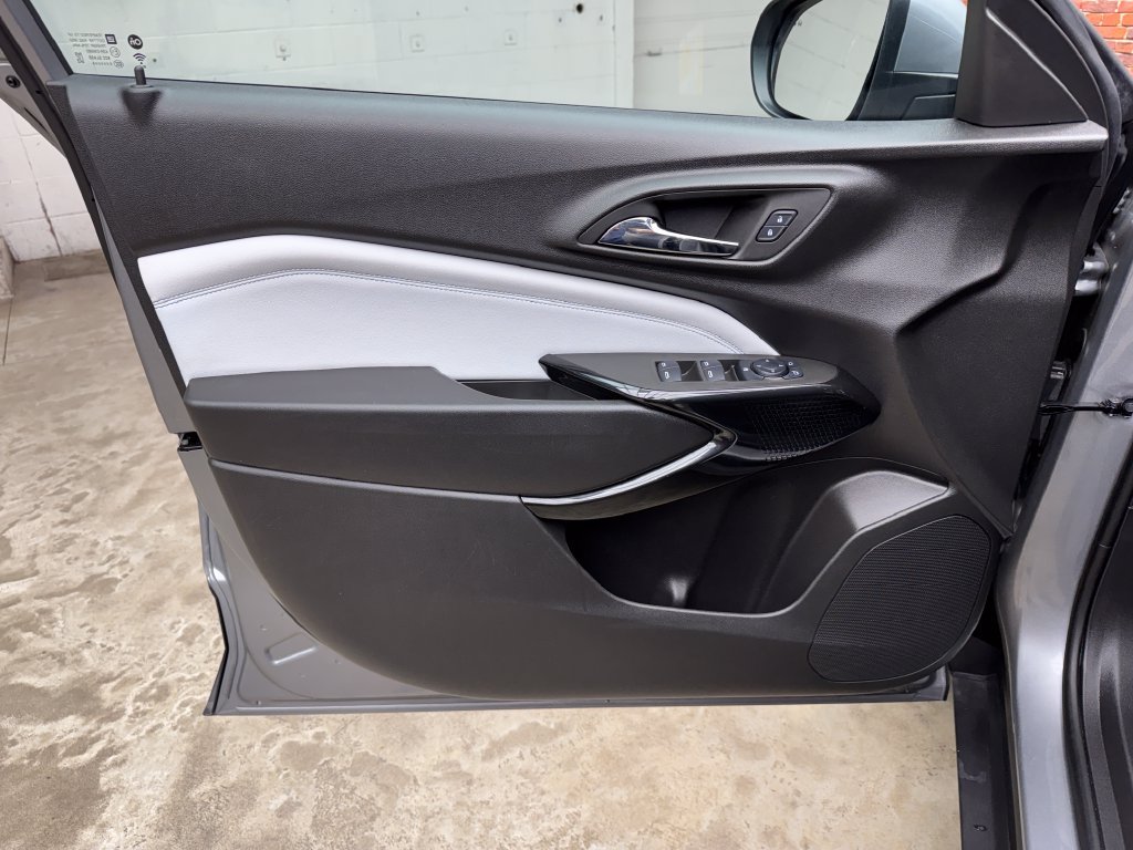 Used 2025 Chevrolet Trax LT w/ Driver Confidence Package FWD image 9
