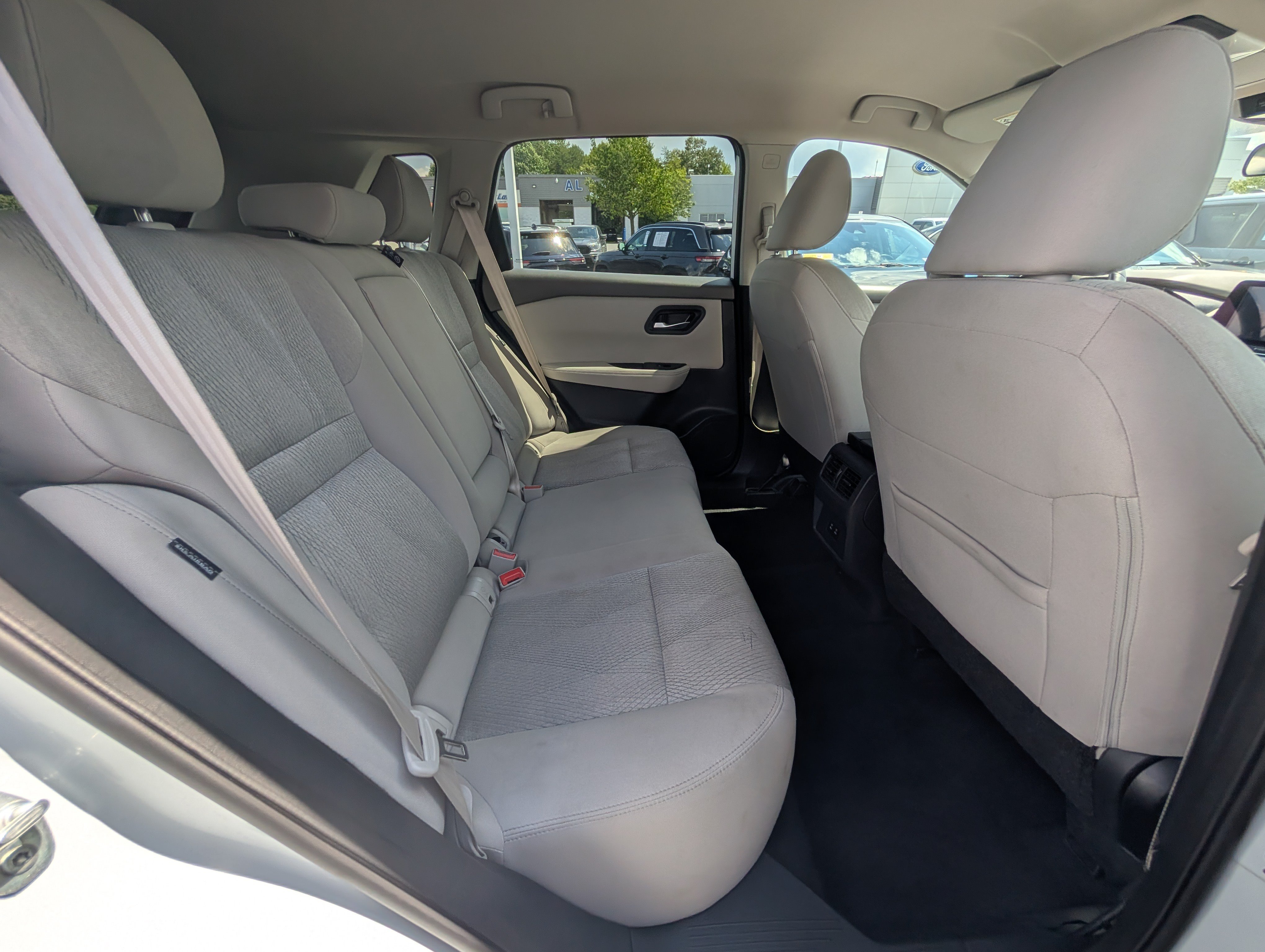 Used 2025 Nissan Rogue SV FWD image 11