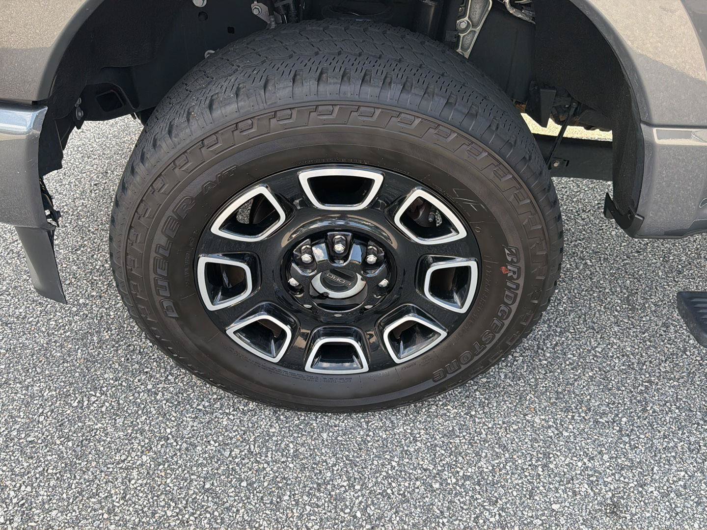 Certified 2025 Ford F250 Platinum w/ FX4 Off-Road Package AWD/4WD image 39