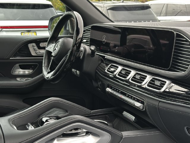 Used 2024 Mercedes-Benz Maybach GLS 600 4MATIC image 35