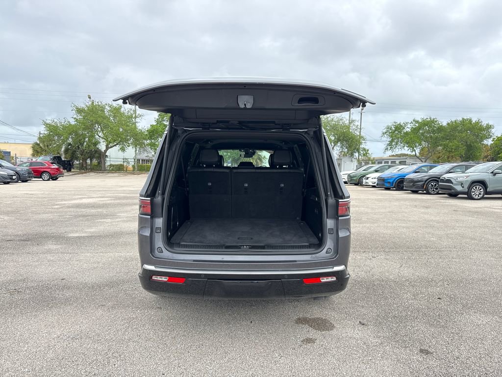 Used 2024 Jeep Wagoneer L Series II image 27