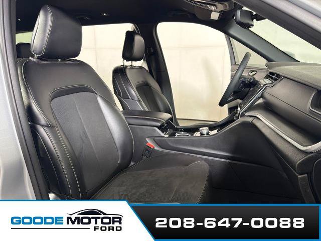 Used 2023 Jeep Grand Cherokee L Laredo AWD/4WD image 23