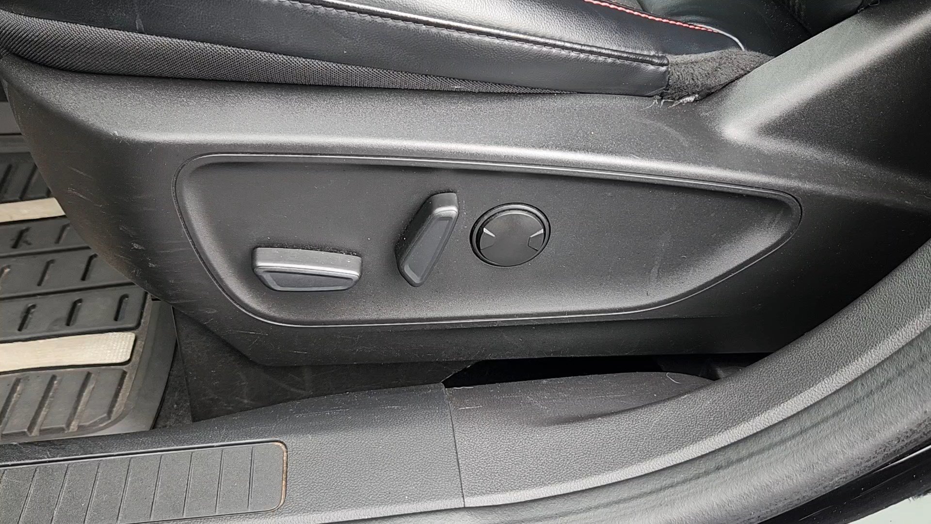 Certified 2023 Ford Escape ST-Line AWD/4WD image 9