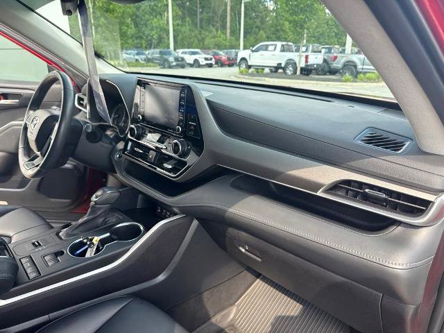 Used 2022 Toyota Highlander XLE FWD image 36