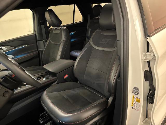 Certified 2025 Ford Explorer ST RWD image 17