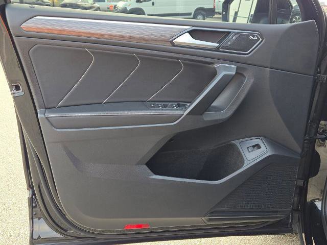 Used 2023 Volkswagen Tiguan SEL R-Line image 21