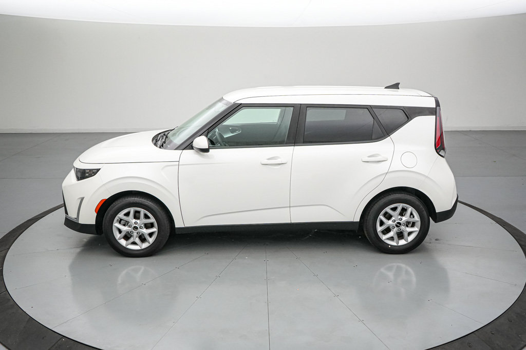 Used 2025 Kia Soul LX w/ LX Technology Package FWD image 7