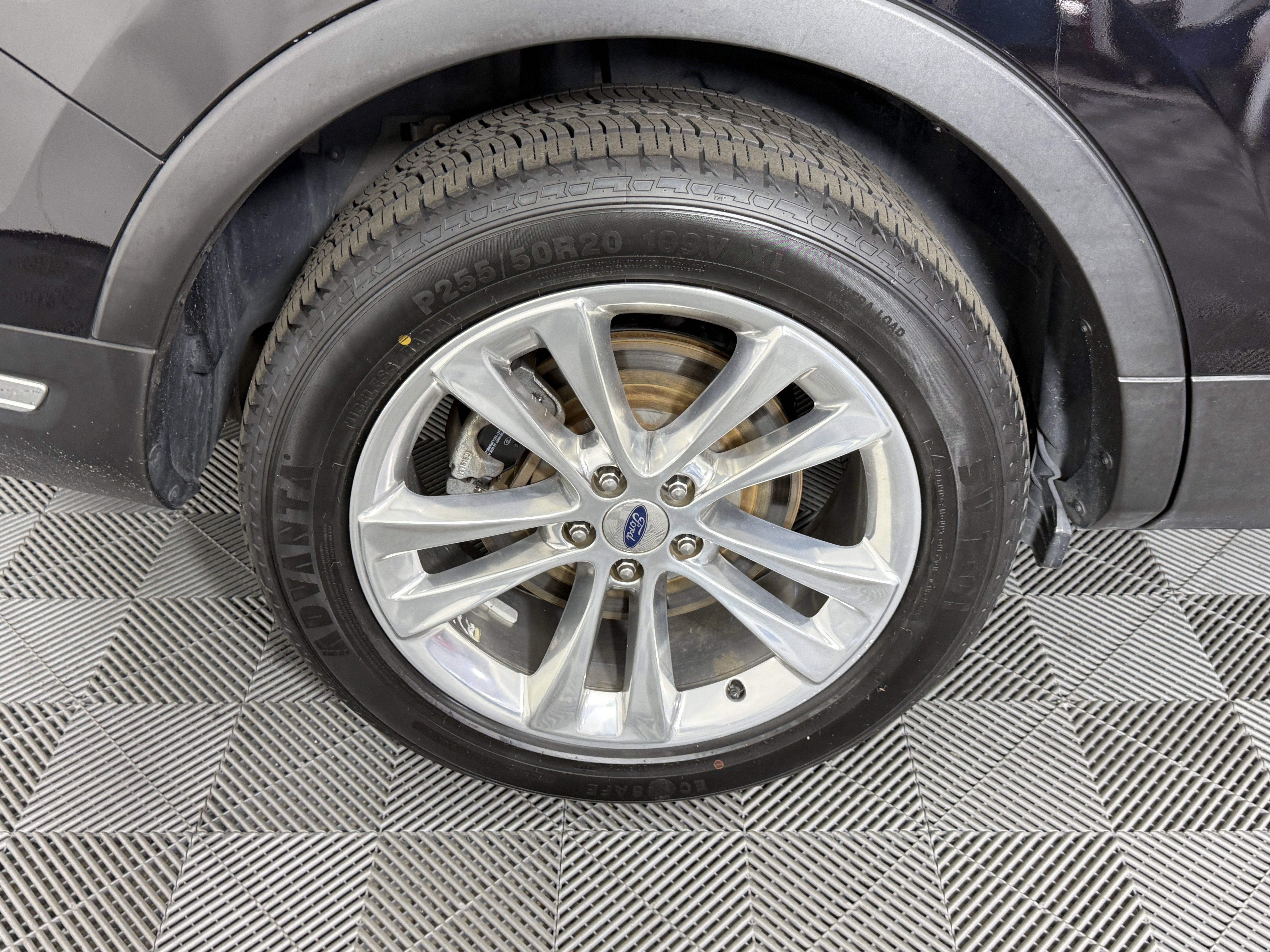 Certified 2019 Ford Explorer Limited w/ Ford Safe & Smart Package image 32