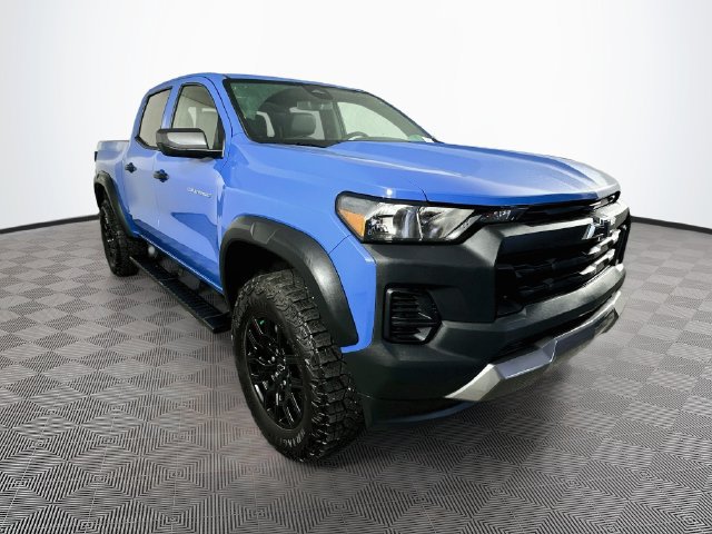 Used 2025 Chevrolet Colorado Trail Boss AWD/4WD image 4