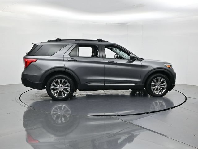 Certified 2023 Ford Explorer XLT w/ Equipment Group 202A AWD/4WD image 2