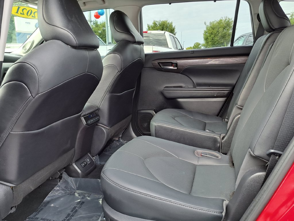 Used 2021 Toyota Highlander Limited FWD image 14