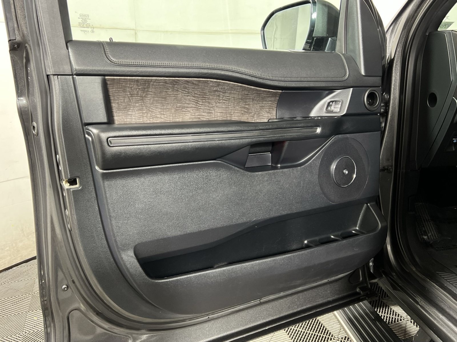 Certified 2019 Ford Expedition Limited w/ Equipment Group 302A AWD/4WD image 14