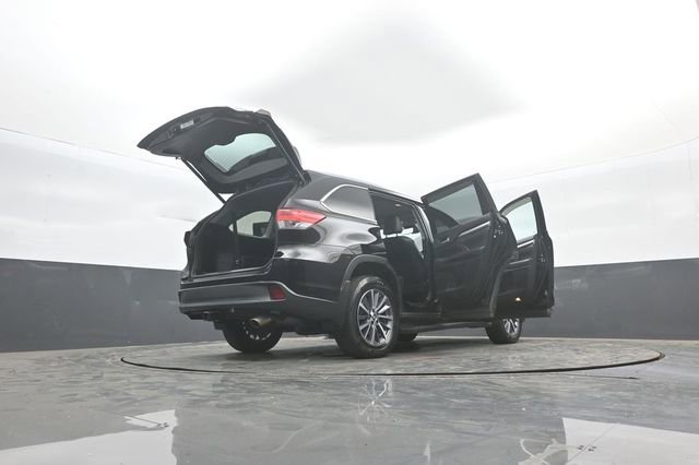 Used 2019 Toyota Highlander XLE image 39