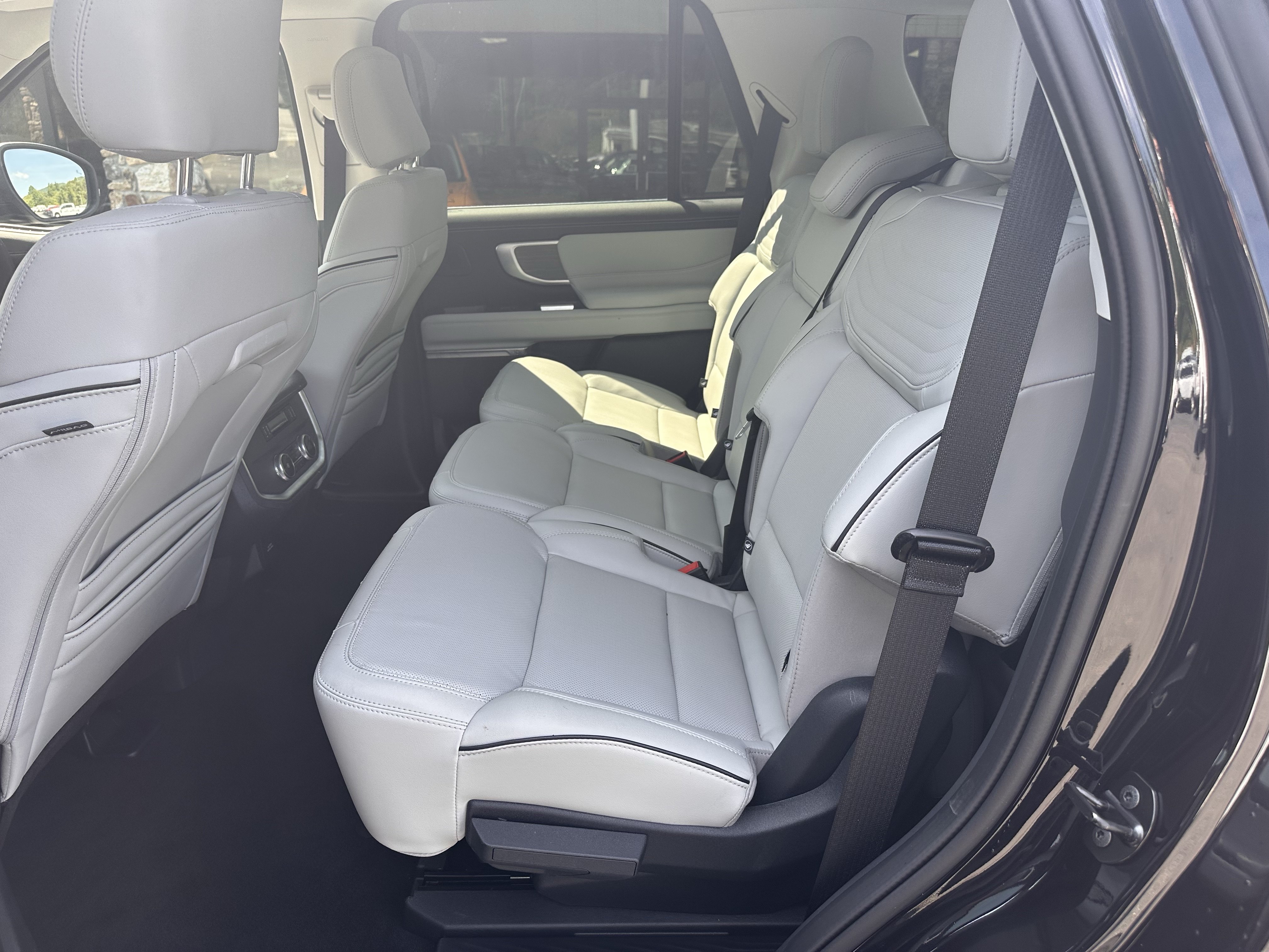 Certified 2025 Ford Expedition Platinum w/ Platinum Ultimate Package AWD/4WD image 13