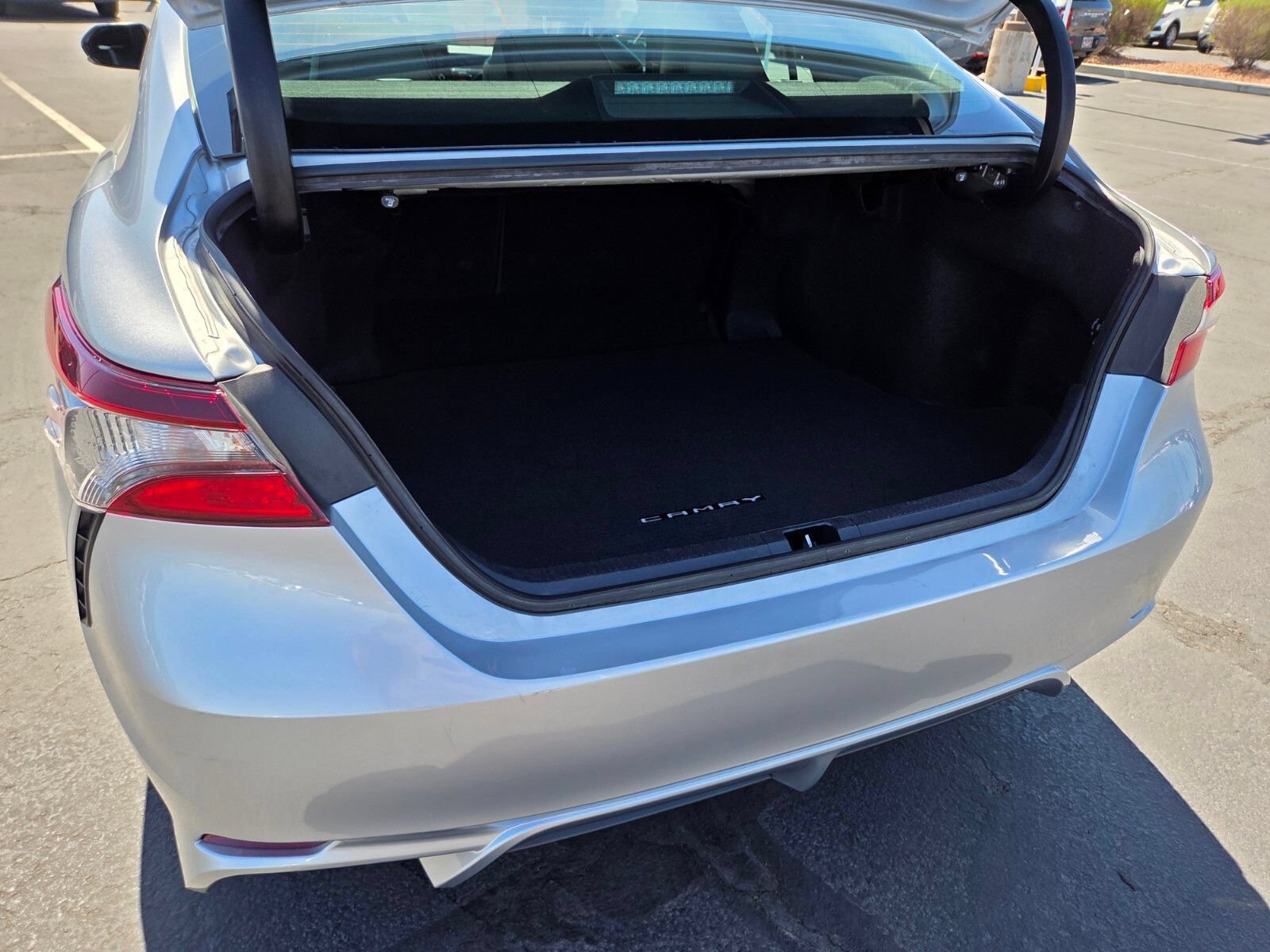 Used 2022 Toyota Camry SE FWD image 13