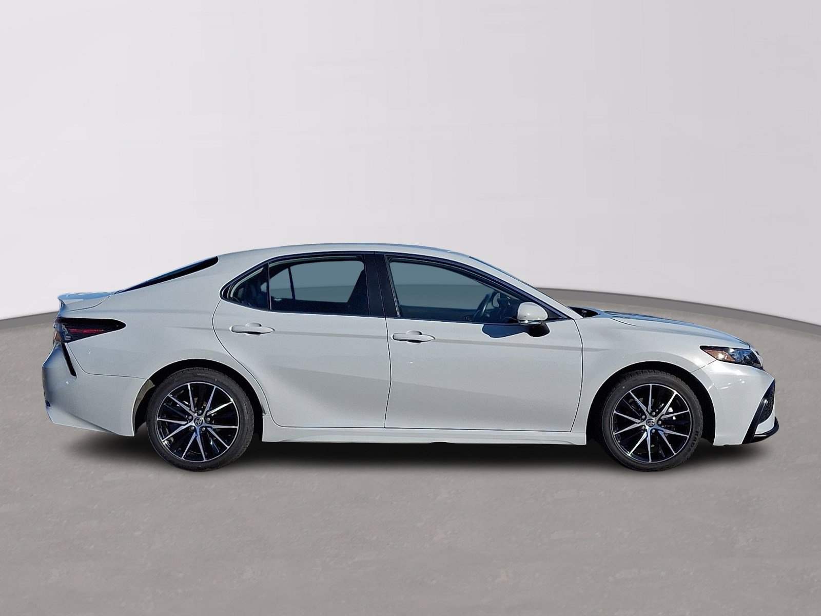 Used 2024 Toyota Camry SE image 7