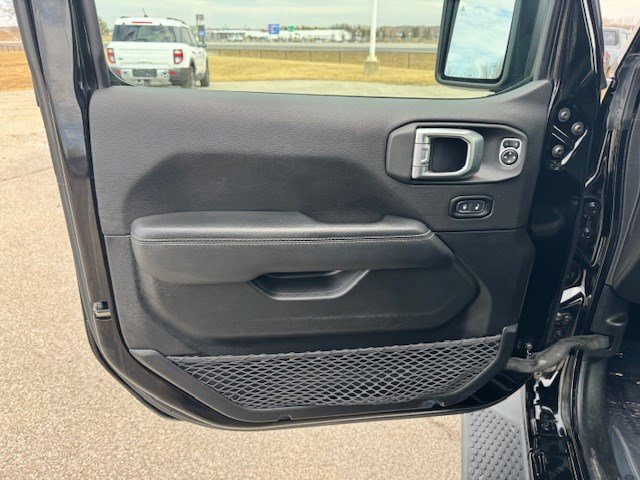 Used 2020 Jeep Wrangler Unlimited Sahara image 11