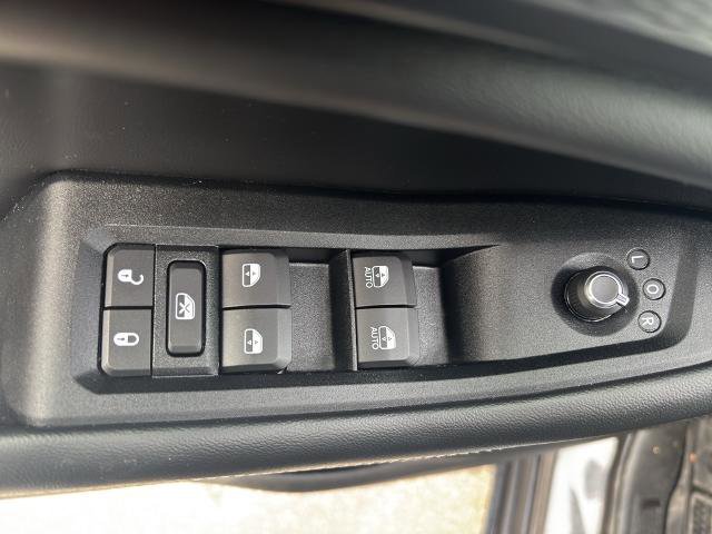 Used 2024 Jeep Grand Cherokee L Laredo image 12