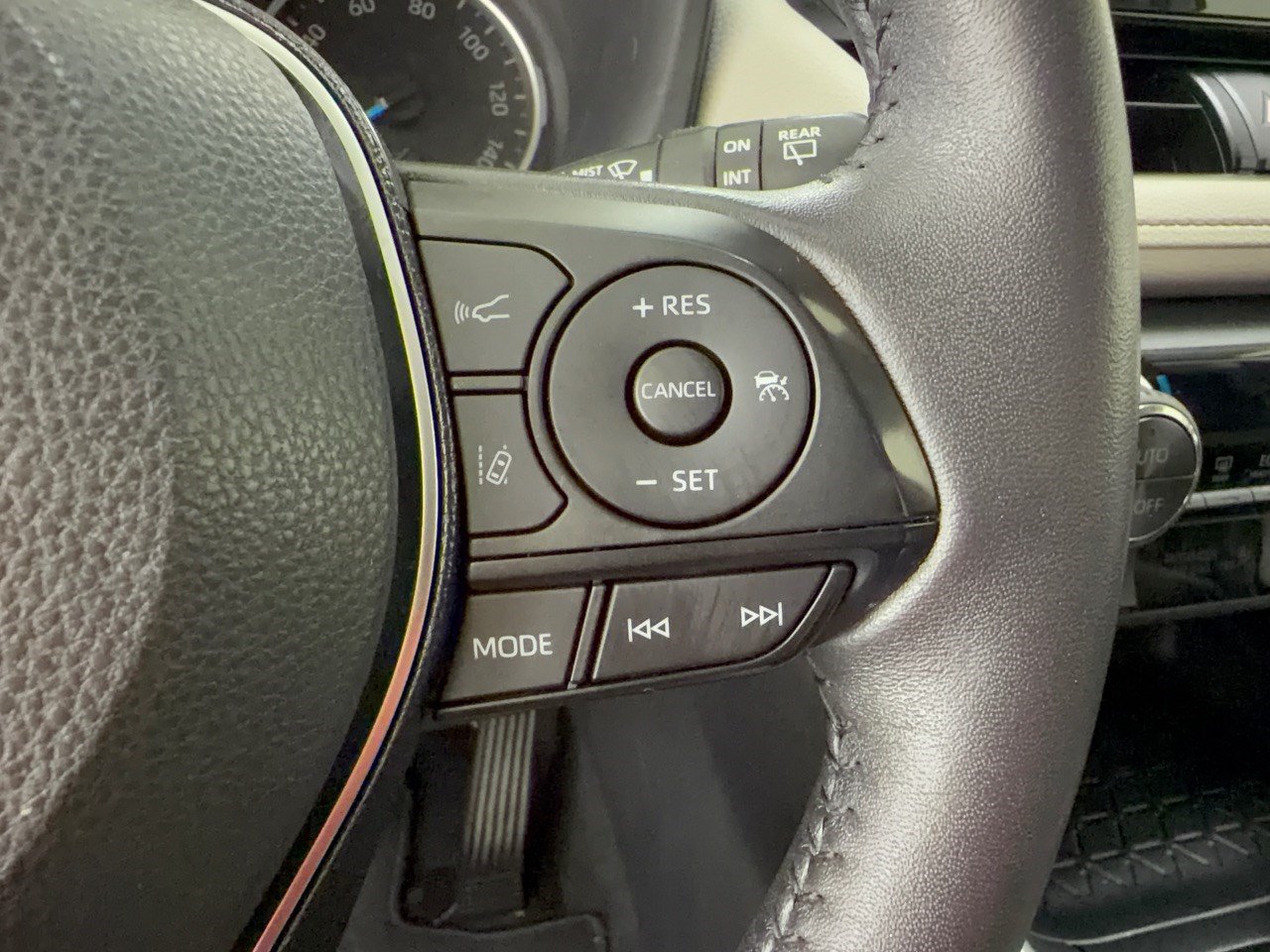 Used 2021 Toyota RAV4 XLE w/ Convenience Package AWD/4WD image 19