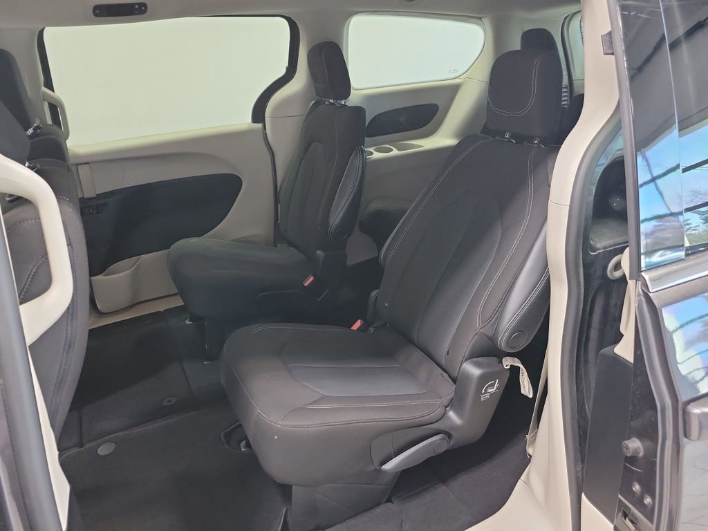 Used 2023 Chrysler Voyager LX FWD image 29