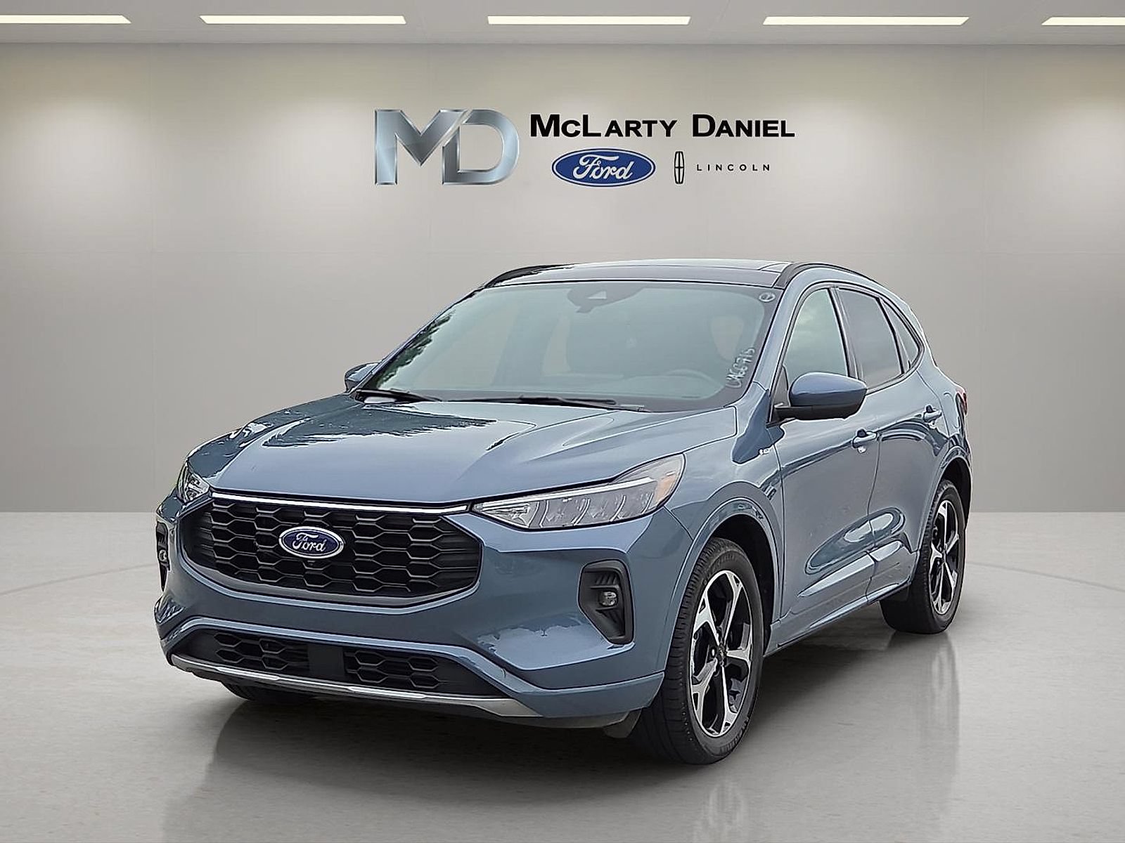 Certified 2023 Ford Escape ST-Line Select w/ Tech Pack #2 AWD/4WD image 2