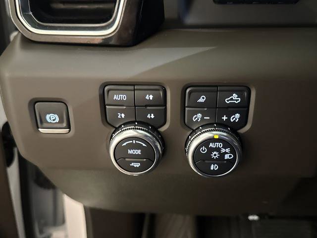 Used 2025 GMC Sierra 3500 Denali w/ Denali Reserve Package AWD/4WD image 21