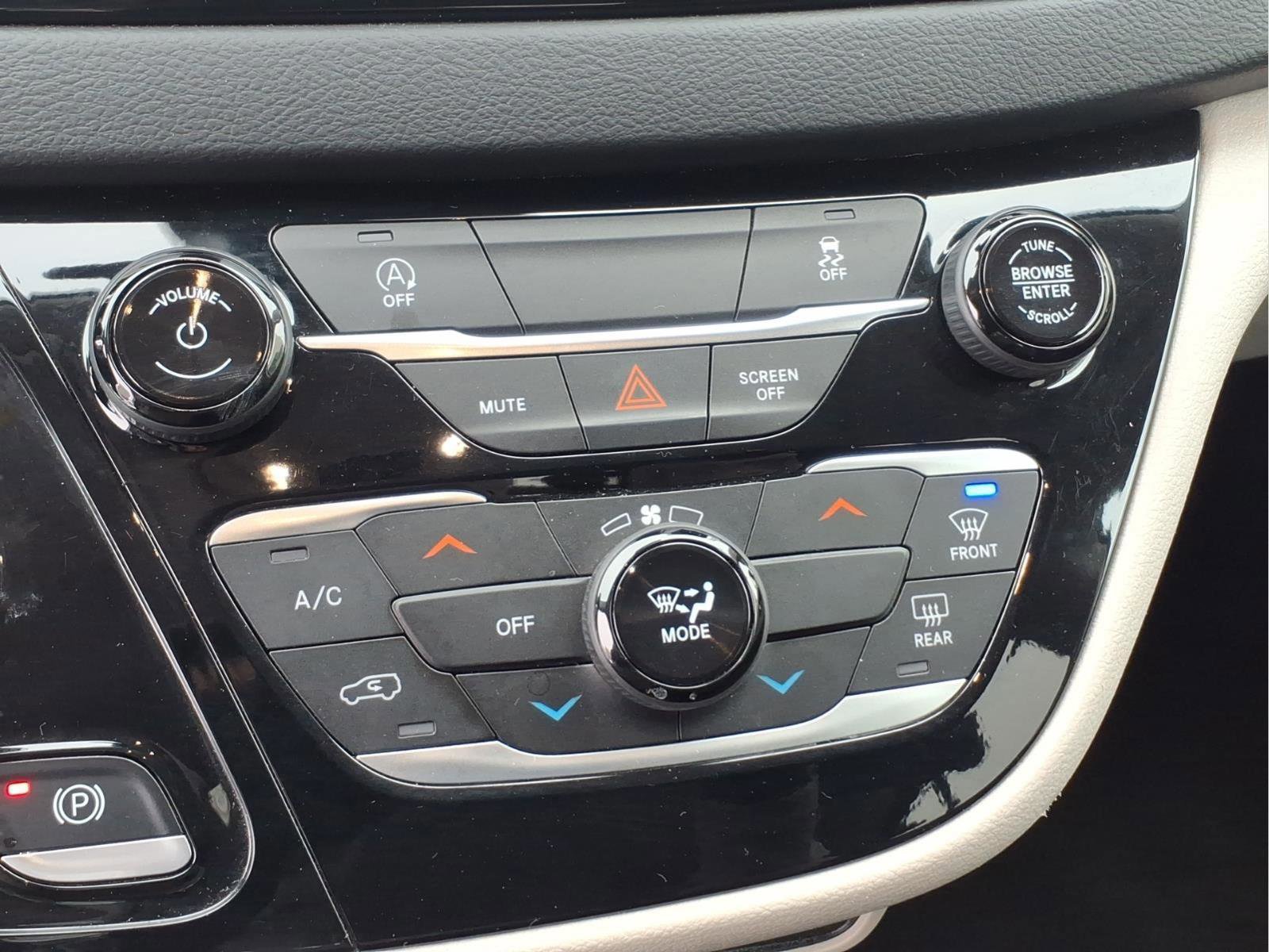 Used 2023 Chrysler Voyager LX image 19